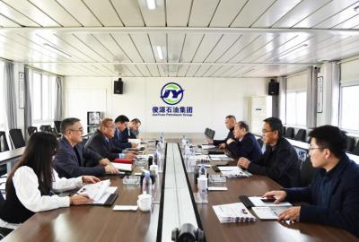 農(nóng)高區(qū)黨工委委員、管委會(huì)副主任曹永湖到俊源石油走訪(fǎng)